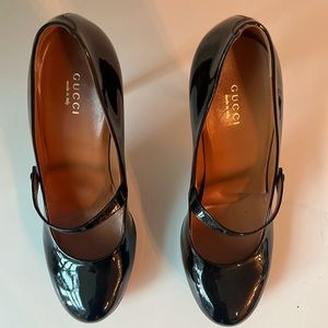 GUCCI black patent leather Mary jane pumps size 39. Good condition